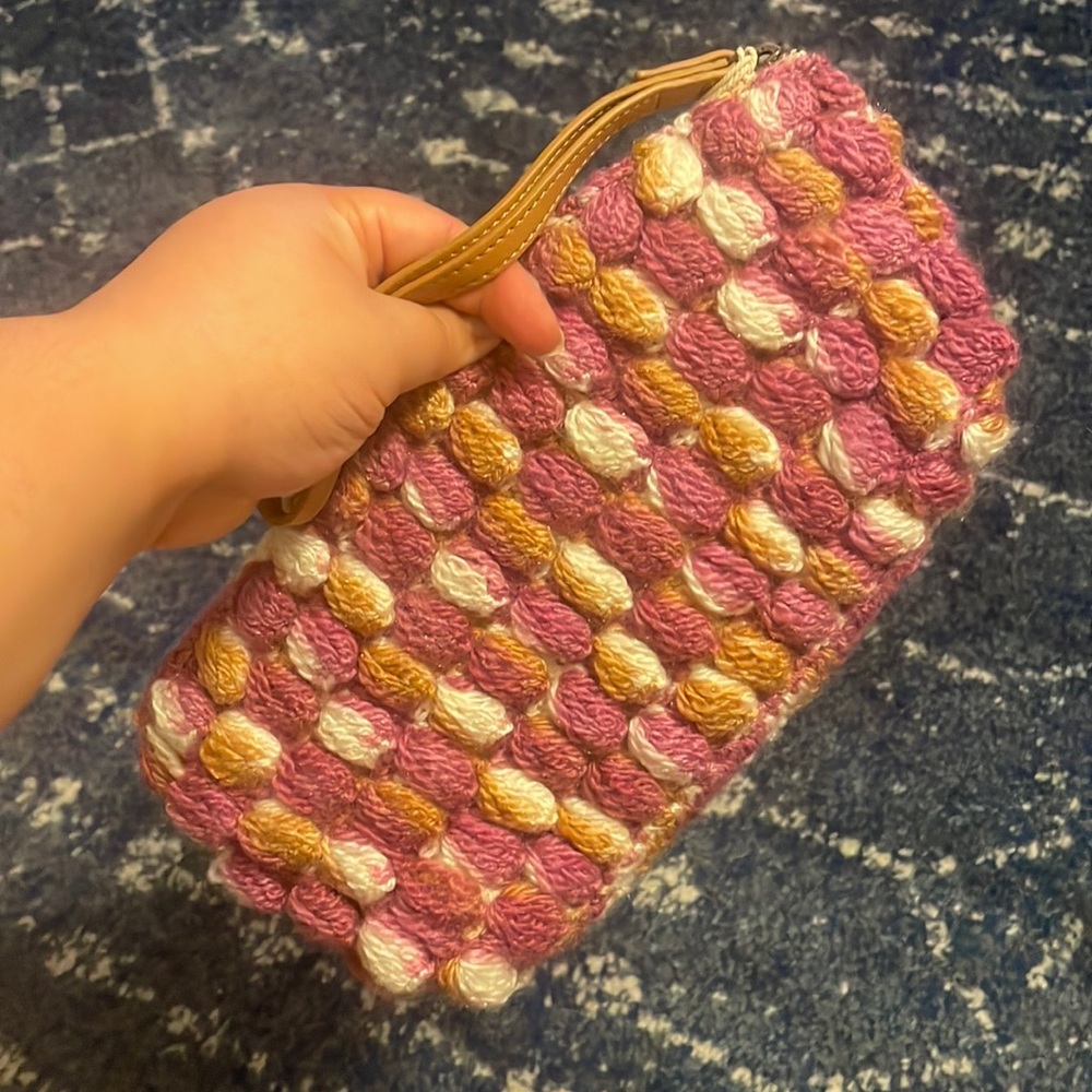 NWT Textured Clutch - Picture 2 of 4
